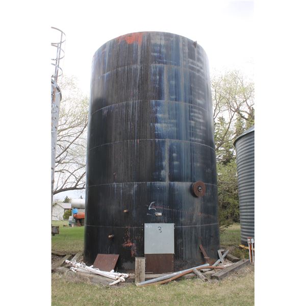 Black 6 Ring Tanker, Approx. 3100 Bu, Ladder