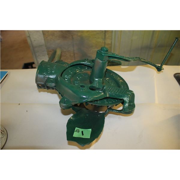 GREEN HAND CORN SHELLER