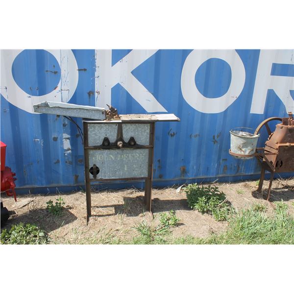 JOHN DEERE CORN SHELLER