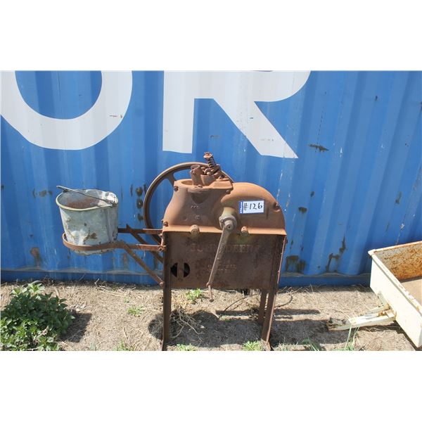 JOHN DEERE CORN SHELLER (TURNS)