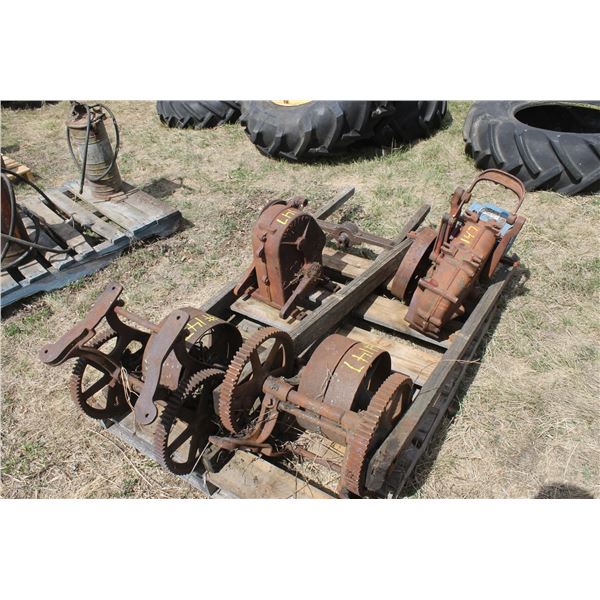 4 - WATER PUMP JACKS