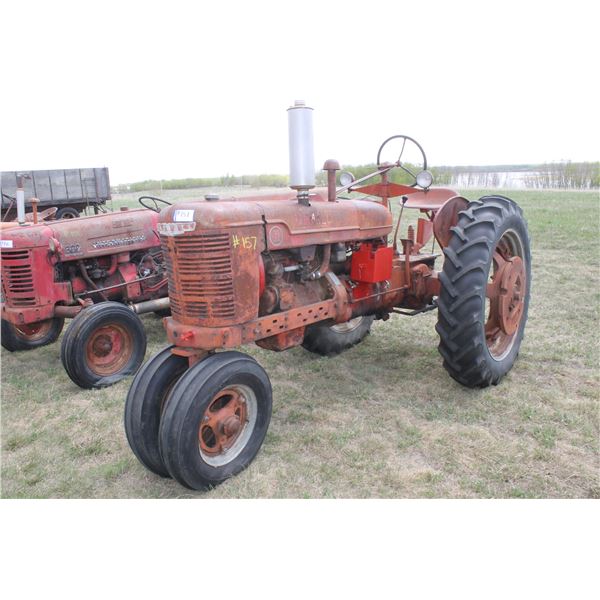 IH H TRACTOR (RUNNING)