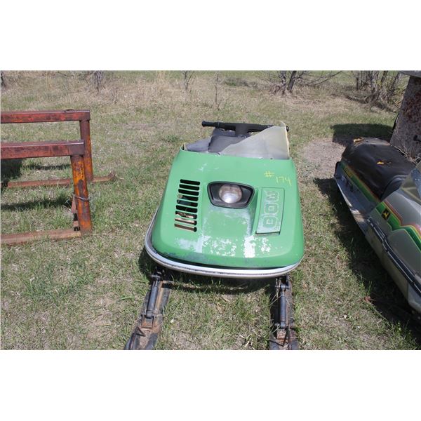 JOHN DEERE 300 SKIDOO (ENGINE TIGHT)
