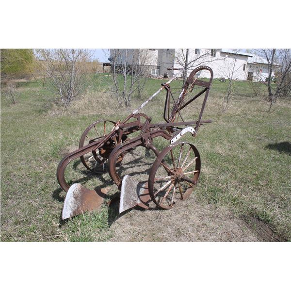 2 BOTTOM HORSE PLOW