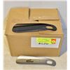 Image 1 : BOX OF 50+ SMALL SHOEHORNS