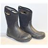Image 1 : BOGS SIZE 7 ADULT BOOTS