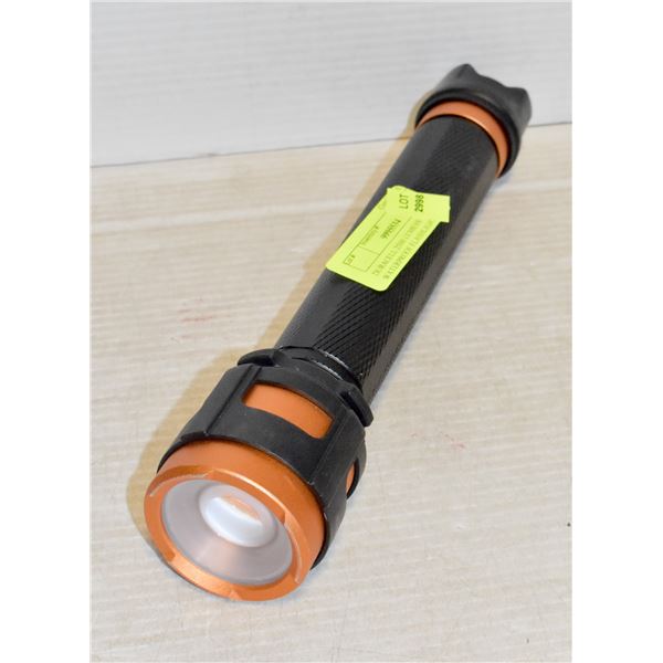 DURACELL 2500 LUMENS WATERPROOF FLASHLIGHT