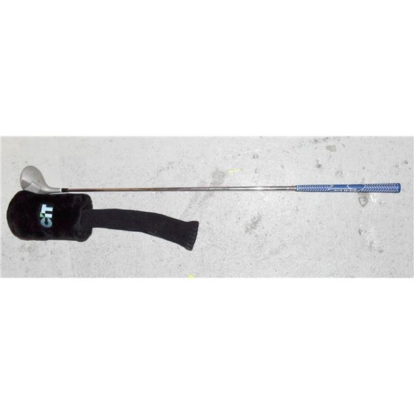 RIGHT HANDED 3 WOOD GOLF CLUB W/ SOCK