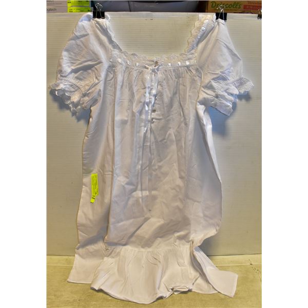 NEW LARGE WHITE SHORT SLEEVE LADIES BLOUSE
