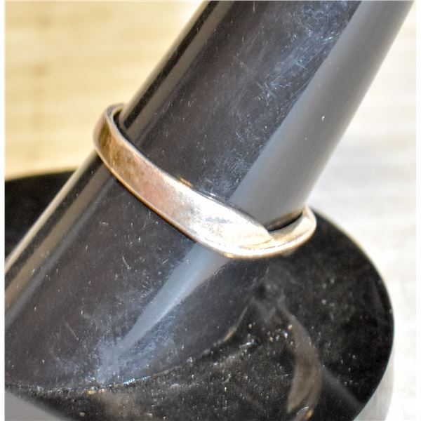 SILVER RING SIZE 6