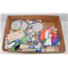 Image 1 : FLAT OF ARTS & CRAFT ITEMS