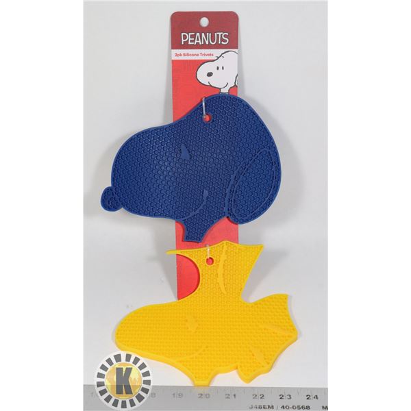 NEW 2PK PEANUTS SILICONE TRIVETS (HOT POT HOLDER)