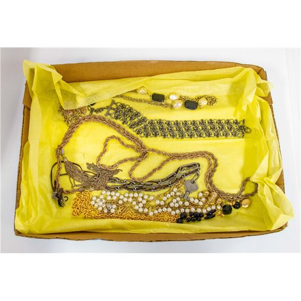 FLAT OF ESTATE JEWELRY