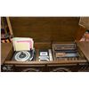 Image 2 : FLEETWOOD CONSOLE STEREO INCLUDES AM/FM, STEREO