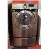 Image 1 : KENMORE SILVER DRYER WITH PEDESTAL