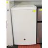 Image 1 : GE WHITE MINI FRIDGE