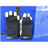 Image 1 : 1 Pair of Gloves - BDG - Size Medium - Appear Unused