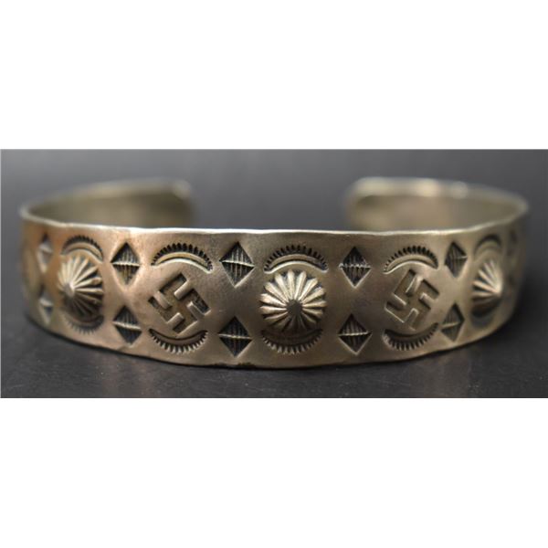 NAVAJO INDIAN  STERLING SILVER BRACELET