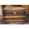 Image 1 : VINTAGE TRUNK WITH LIFT OUT LINER TRAY 30" X 16"H