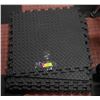 Image 1 : SET OF 10 BLACK FOAM FLOOR TILES, PUZZLE DESIGN,