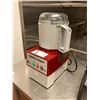 Image 2 : ROBOT COUPE R2 3 QT COMMERCIAL BLENDING / CHOPPING SYSTEM WITH ATTACHMENTS
