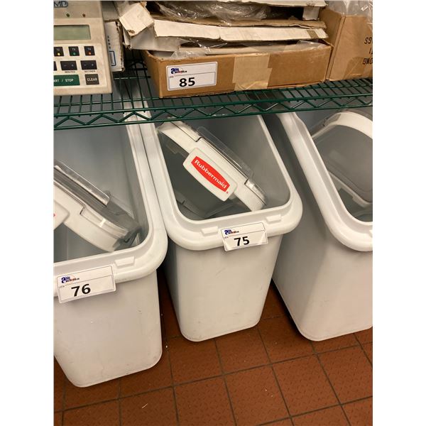 WHITE RUBBERMAID MOBILE COMMERCIAL DRY GOODS BIN WITH LID & SCOOP