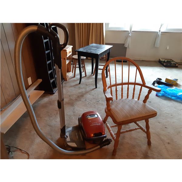 Elecrolux Vacuum & Kenwood Mini Turntable Cat B