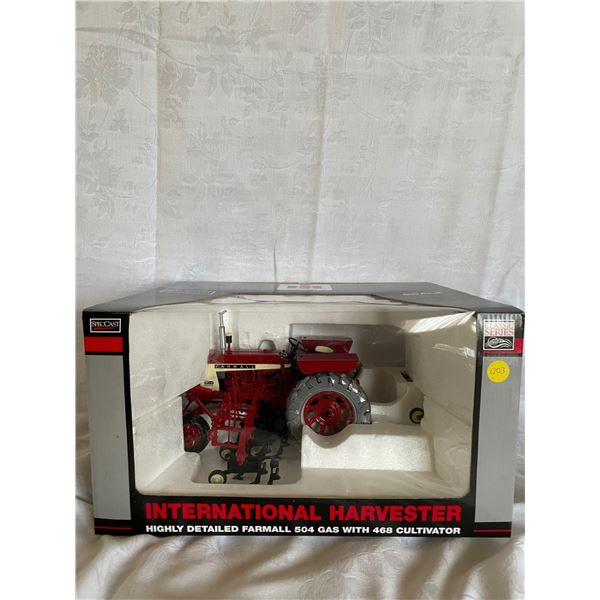 1/16 International Harvester 504 Gas with 468 cultivator
