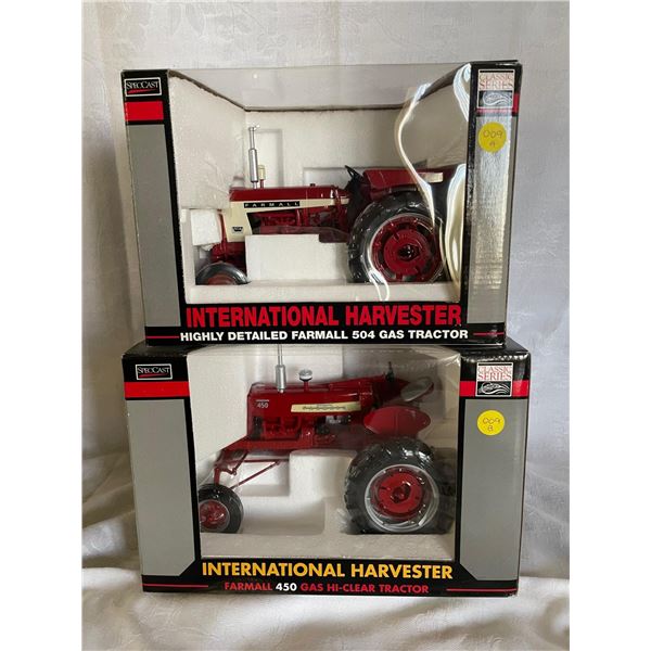 A+B  International Harverster Highly Detailed Farmell 504 Gas Tractor and 1/16 Farmall 450 Gas Hi-Cl
