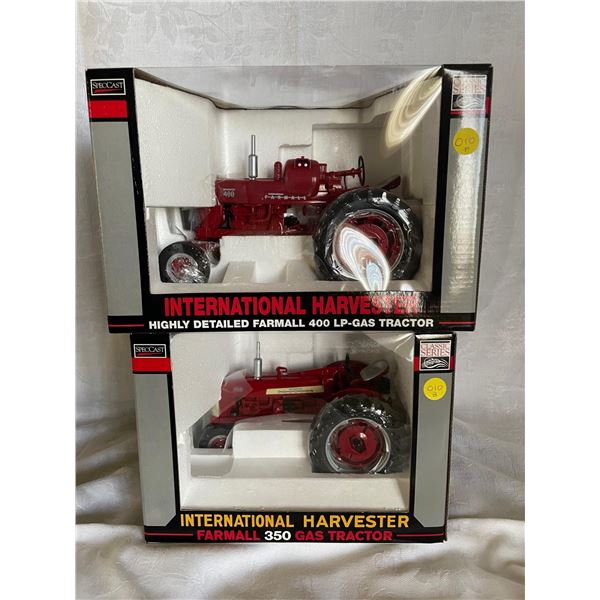 A+B  International Harvester Highly Detailed Farmall 400 LP-Gas Tractor and 1/16 Farmall 350 Gas Tra