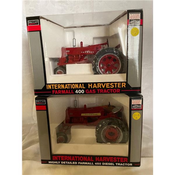 A+B  International Harvester 1/16 Farmall 400 Gas Tractor and International Harvester 1/16 highly de