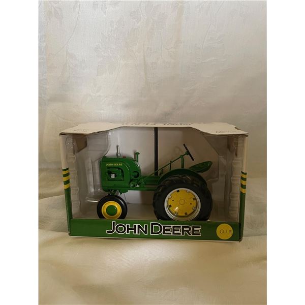 JD 1/16 LA Tractor