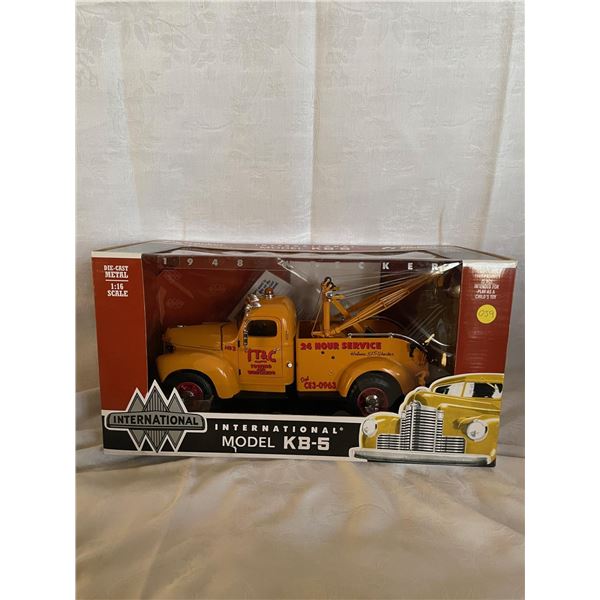 1948 Wrecker International Model KB-5 1/16