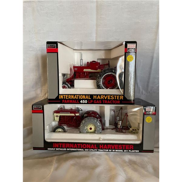A+B  International Harvester Farmall 450 LP Gas Tractor 1/16 and International Harvester highly deta