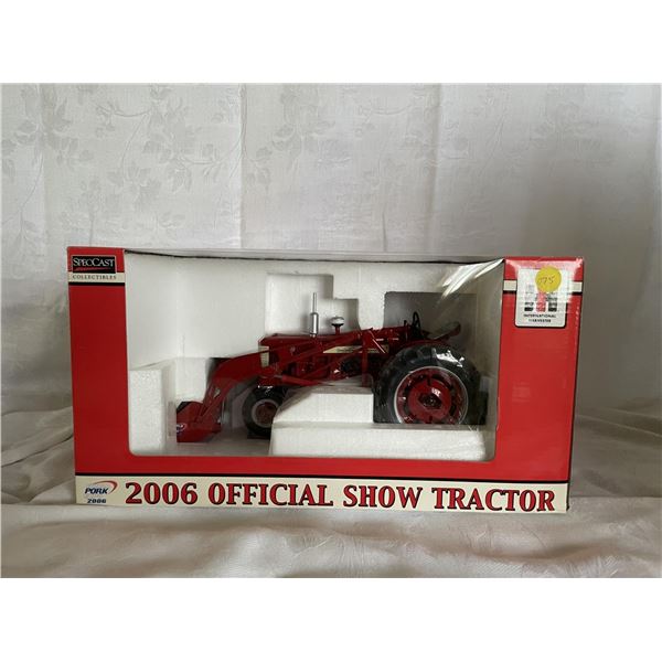 International Harvester 2006 Official Show Tractor Limited Edition World Pork Expo 1/16 Farmell 350 