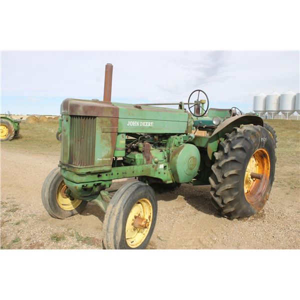 JD 60, P.S. SN- 6052326, gas, styled, pulley, single hyd, good 16.9 x 30 tires