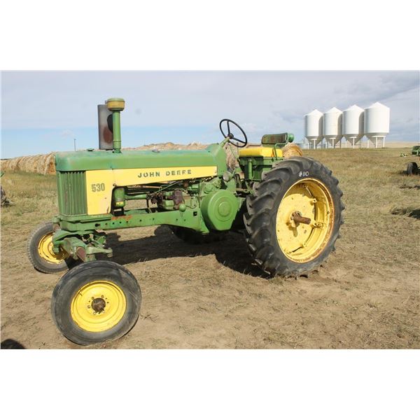 JD 530 P.S., styled, SN- 530561, original, 3 pt., PTO, single hyd, fair 13.9 x 36 tires  (runs)