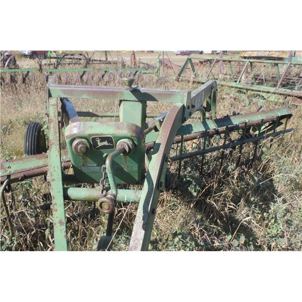 JD 4-bar side delivery rake