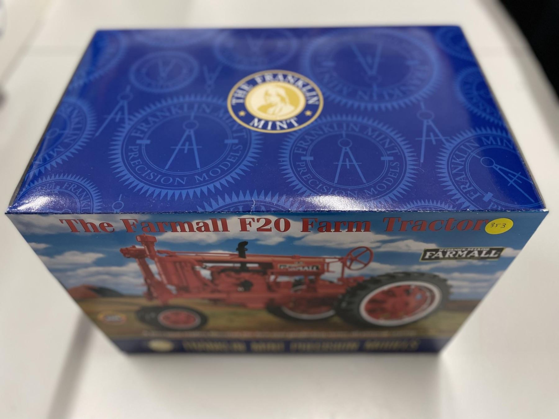 Franklin Mint Precision Tractor Farmall F20 Farm Tractor (1/12)