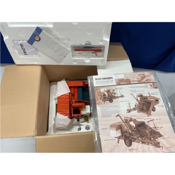 Allis Chalmers Type 60A All-Crop Harvester 1/12 (Franklin Mint)