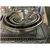 Image 2 : 2 SHELVES OF ASSORTED ITEMS INCLUDING; MIXING BOWLS, TONGS, SPATULAS, CUTTING TOOLS & MORE