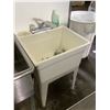 Image 3 : WASH BAY & PAPER TOWEL DISPENSER