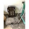 Image 2 : 3 MOBILE CARTS