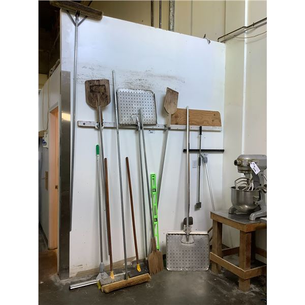 ASSORTED TOOLS INCLUDING; LONG HANDLE OVEN PANS, BROOMS, LEVEL, SCRAPER & MORE