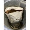 Image 3 : 2 MOBILE RUBBERMAID BRUTE GARBAGE BINS WITH IREKS MULBERRY BREAD IMPROVER