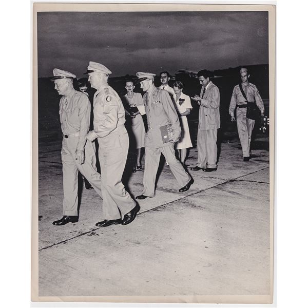 WWII MILITARY PRESS PHOTOGRAPHS (8)