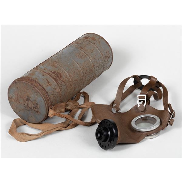 BELGIAN WWII MILITARY GAS MASK L.702
