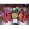Image 1 : 2 Pairs of Shoes, Coin Purse & Set of Taj Mahal Bangles