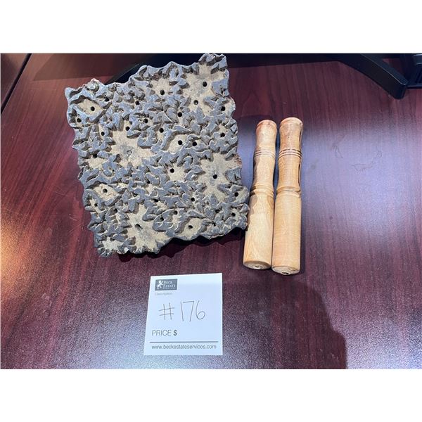 Vintage Printing Block & 13 Wood Pegs