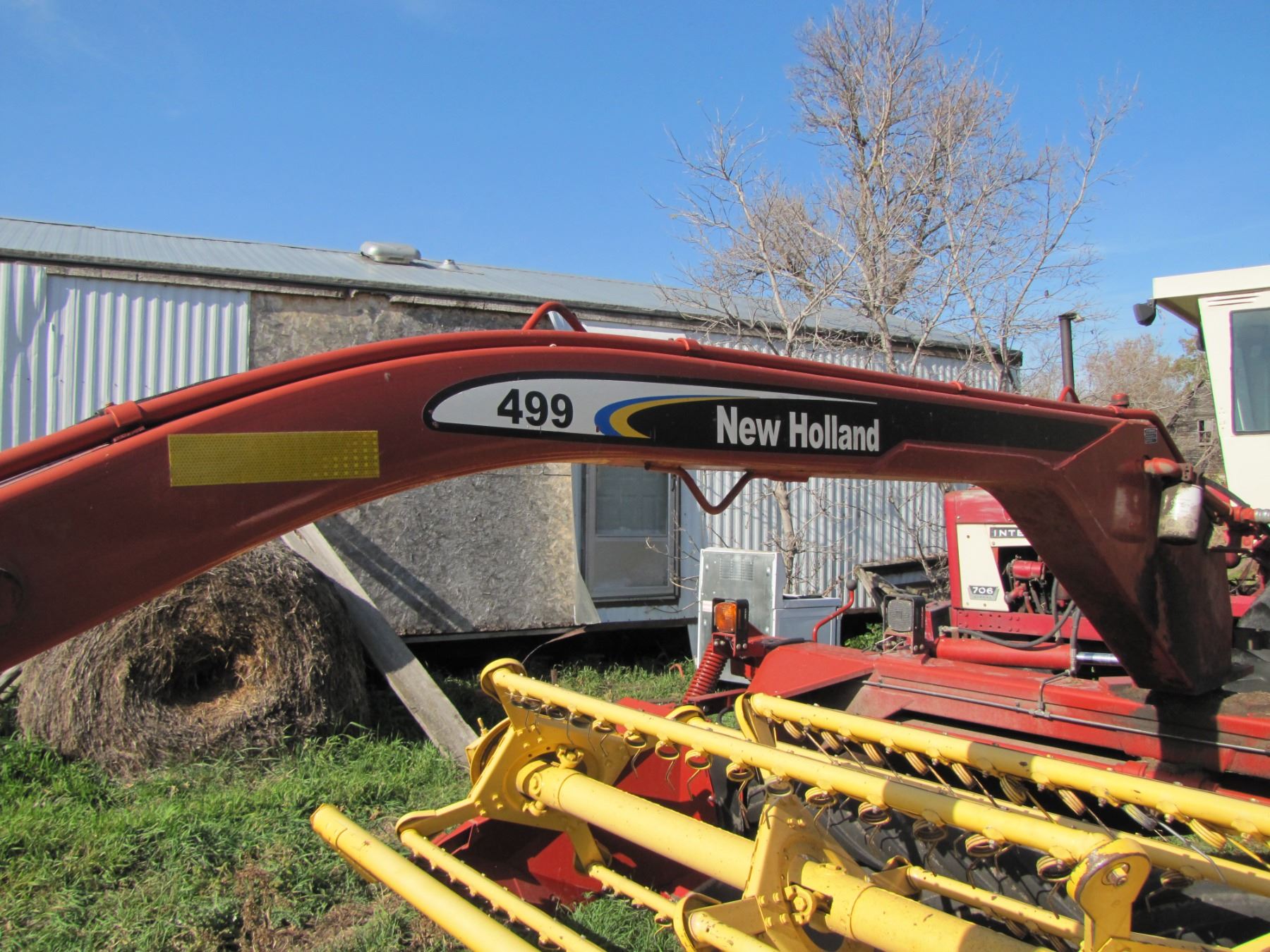 New Holland haybine 499; new knives; guards are 60; with spare parts
